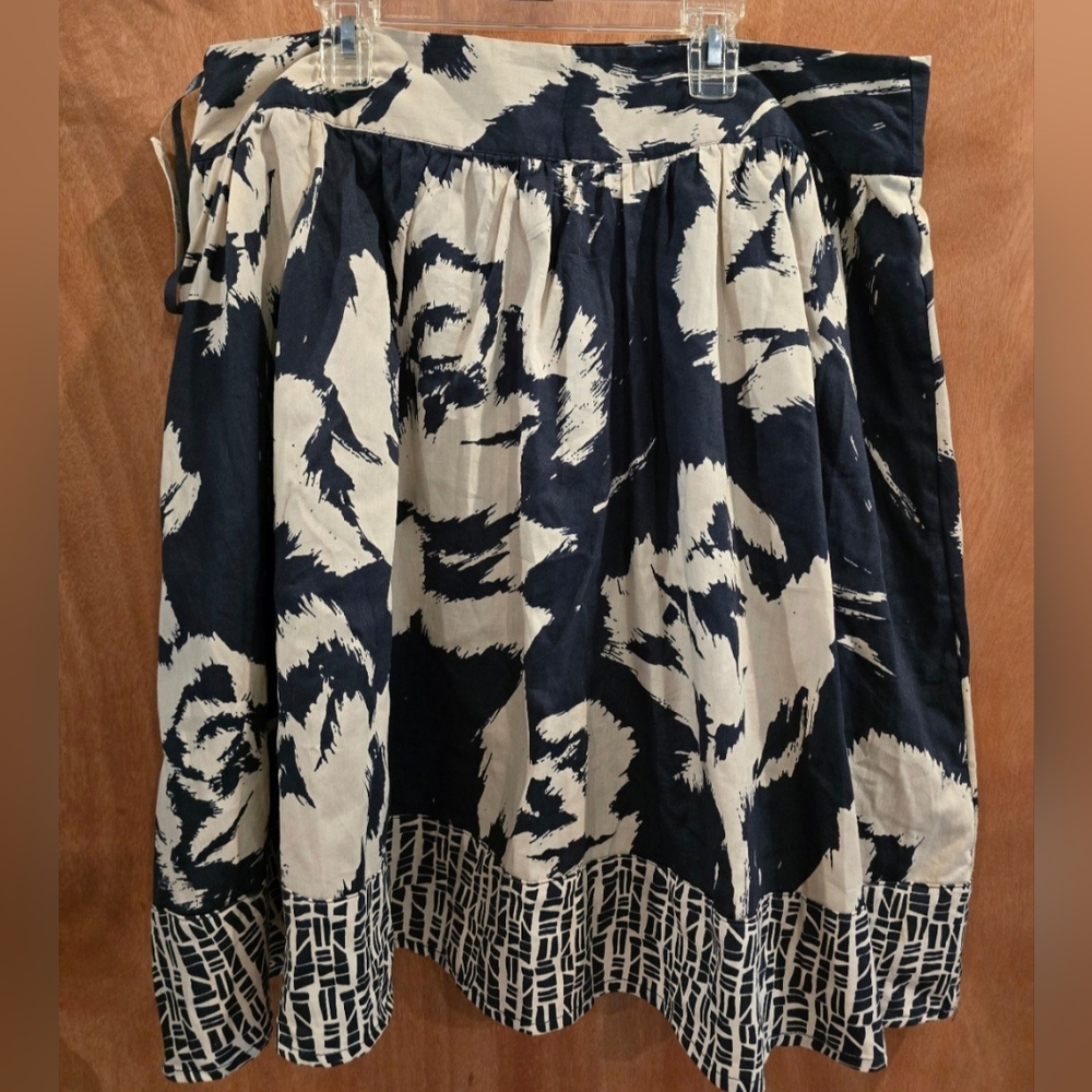 St John's Bay Navy and Cream Floral Skirt
